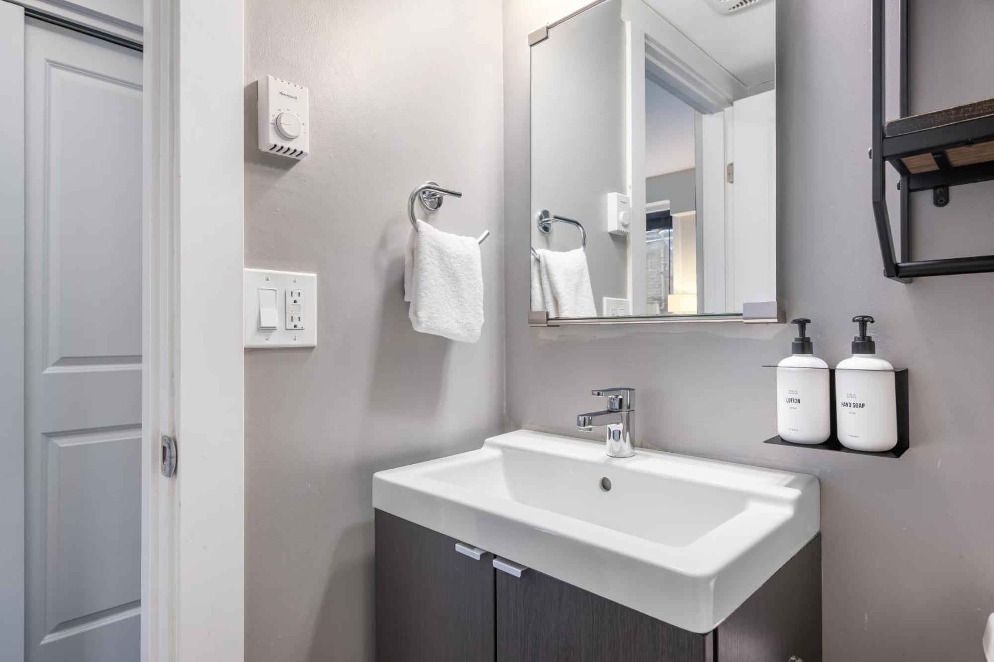 Oxford Apartment By At Mine Hospitality Seattle Zewnętrze zdjęcie