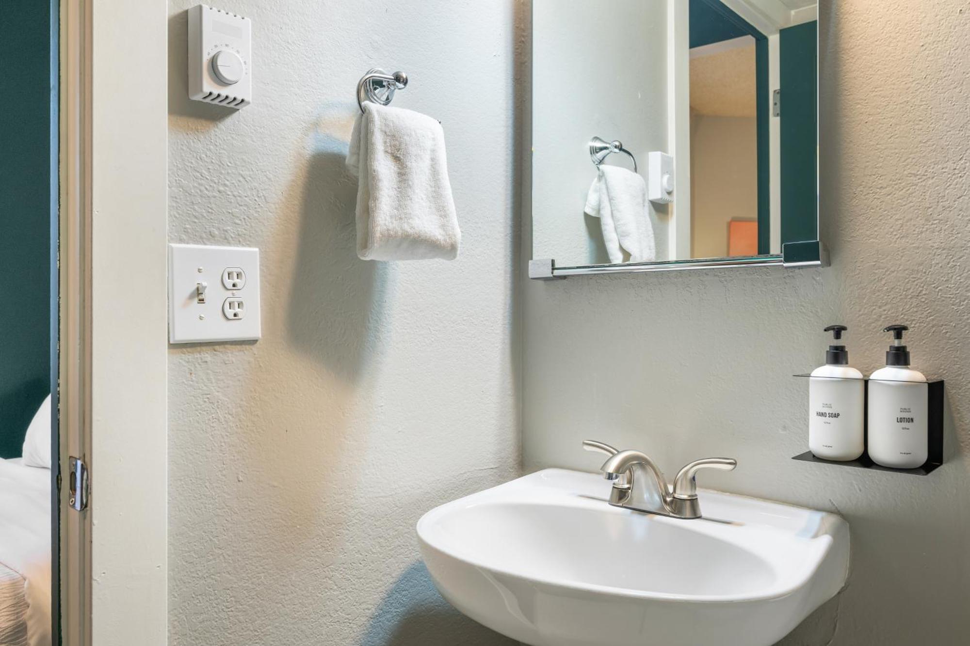 Oxford Apartment By At Mine Hospitality Seattle Zewnętrze zdjęcie